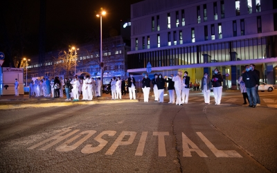 Imatge d'un dels reconeixements als sanitaris del Taulí | Roger Benet